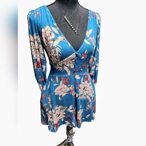 Blue floral romper size small beyond the radar
